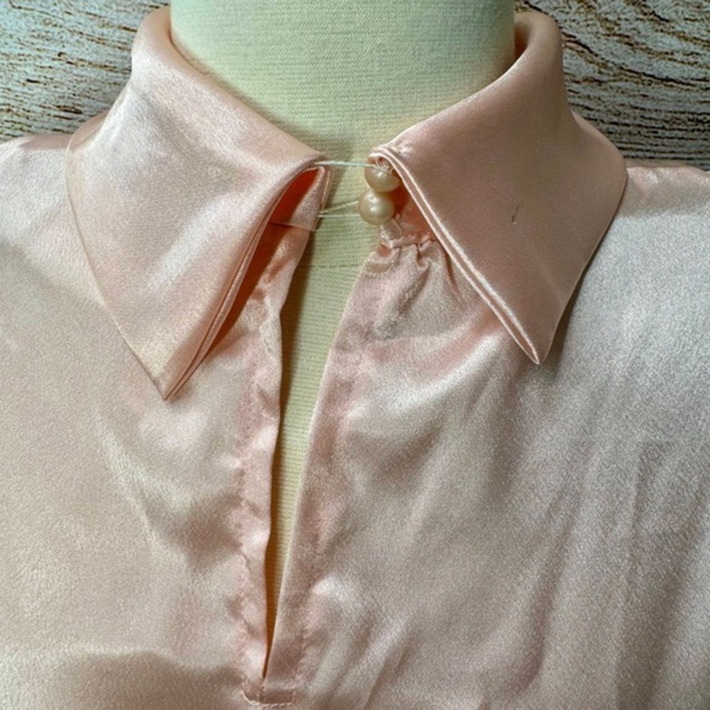 5/$25 Risky Business Pink Satin Blouse Long Sleeve‎ Button Up Secretary Top 36 - Picture 3 of 7